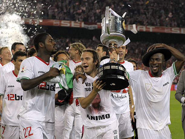 行了一系列 行了一系列